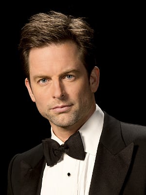 How tall is Michael Muhney?